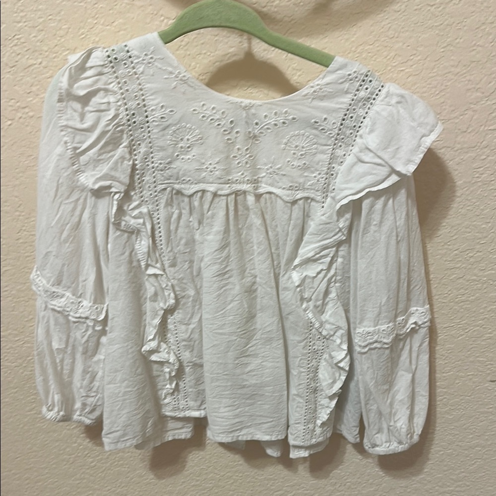 3/15$ White Ruffled Puff Sleeve Blouse